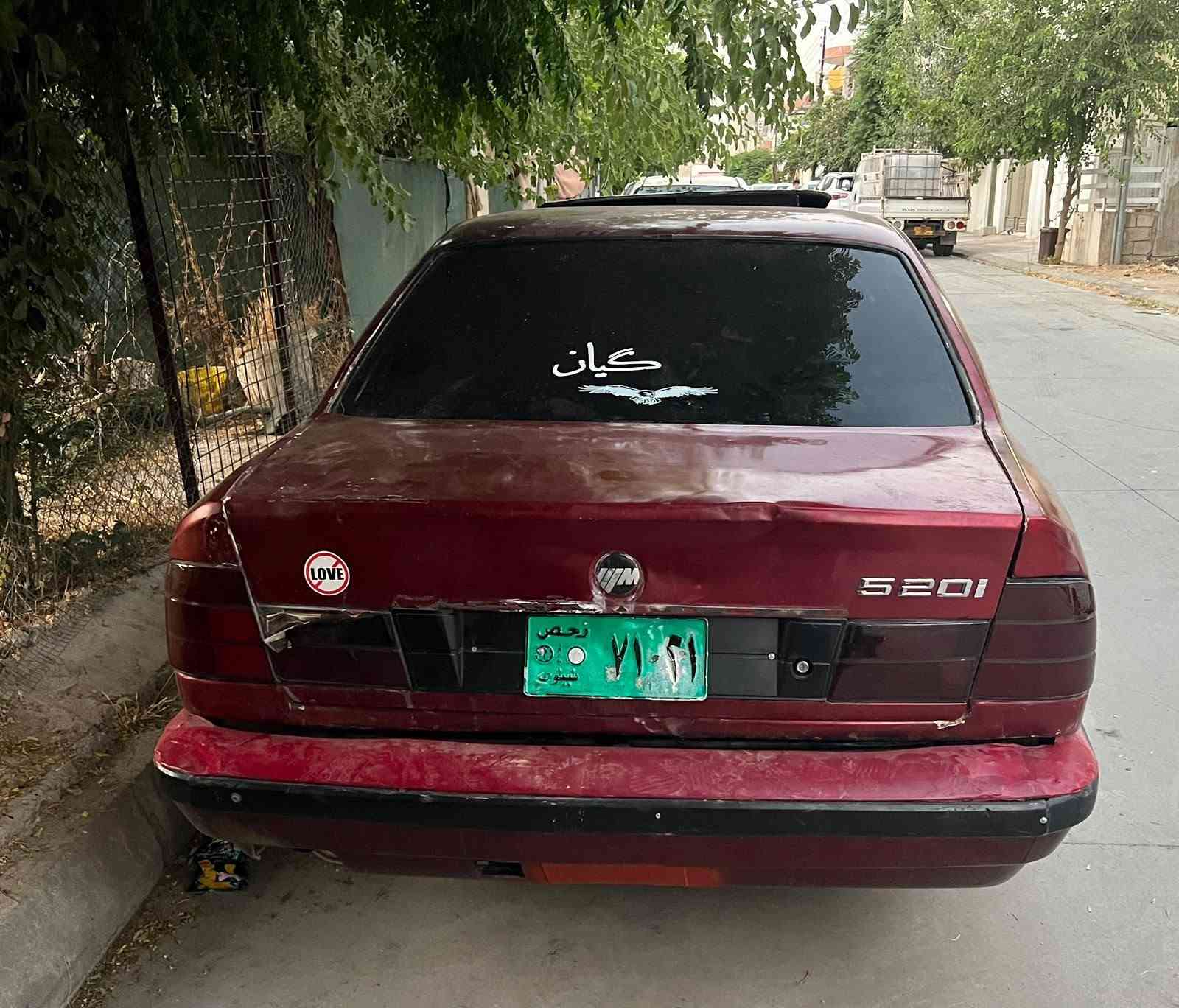 520i
1991
فول فولە بەس گێر عادی 
سەیارەکە گێروو مەکینەی زۆر مەزبوتە بەشه ڕت دوگەڵو بوخاری نیە
سەیارەکە ئەووەلیاتە 
بەشەرتی ئەوەی ماڵی کەس نەبێ پاڕەی کەسی تیا نەبێ 
ژ.م***********
ناونیشان سلێمانی
نرخ 18گەڵاو مەجال السليمانية, العراق
