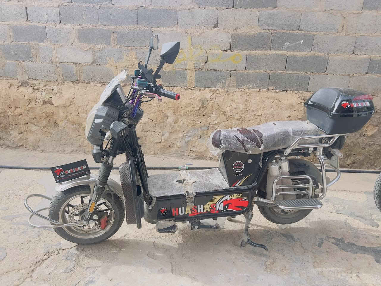 ماطور شحن للبيع 6 باتري باتريات يقرن 11 ونص على 12 يعني بعدو جديد موديل 2025 شكل 26 كلشي ماناقصه ماطور كامل السعر 750 وبي مجال الرقم ***********
