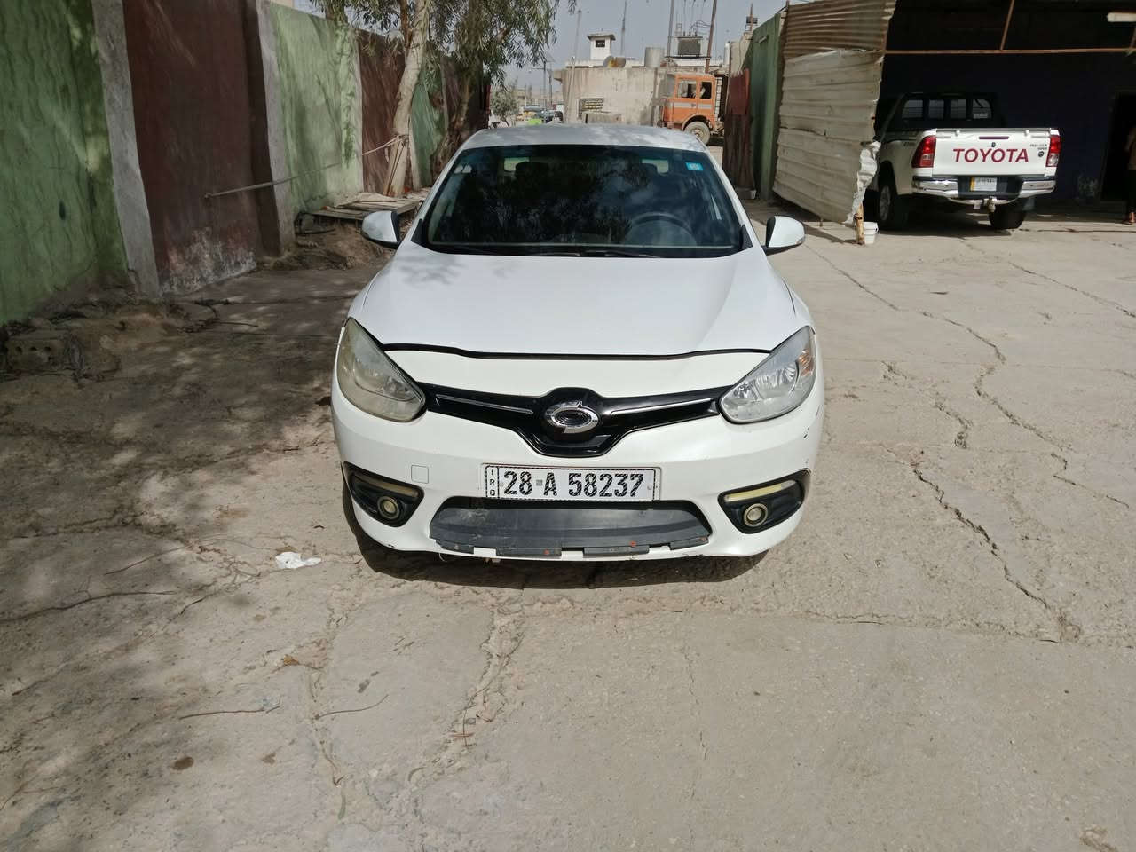 السلام عليكم رمضان كريم للبيع رينو فلورنس موديل 2016 سيارة جاهزه كير مكينة حداديه كله جاهزة مكفوله من الضربه والصبغ سنويه جديدة اوهزه جديده باسمي بصمه فول مواصفات السعر 62 مكانه حله الاتصال ***********
