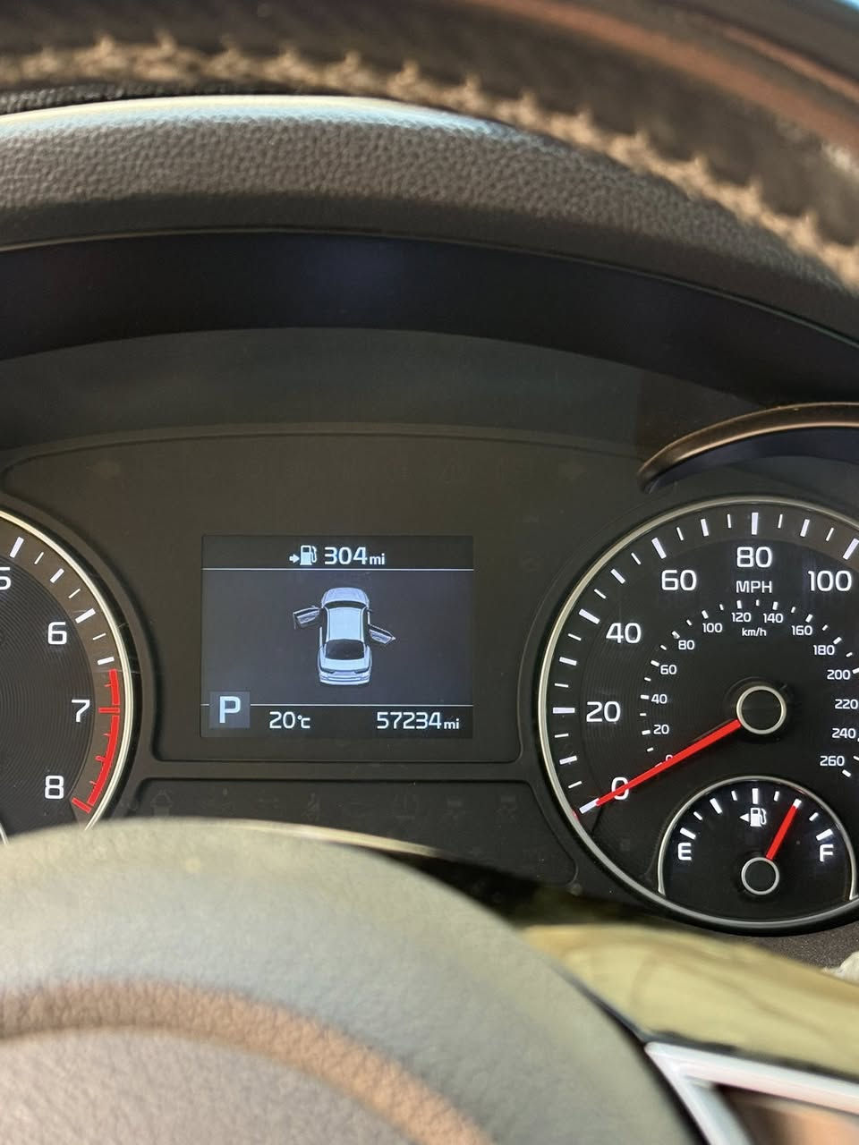 كيا اوبتما موديل 20  محرك 2400gdi
السيارة بيها تنقيص دهن 

مواصفات fe  يعني كامره ورادار واشاره بالمرايا وهاي السوالف 

حادث بنيد وجاملغ سطحي يعني الراديتر وهاي المجموعه كلها سليمه 

صور الحادث بالمنشور 

بدون ايرباگ  

ماشيه 57 الف مايل قابل للزياده

بيها بارد ومكان البارد عندي تصوير اله 

رقمها بابل بأسمي السيارة والسنويه بعد ما منتهيه

السعر 142 وبي مجال 

مكان السيارة بغداد الدورة 

***********
