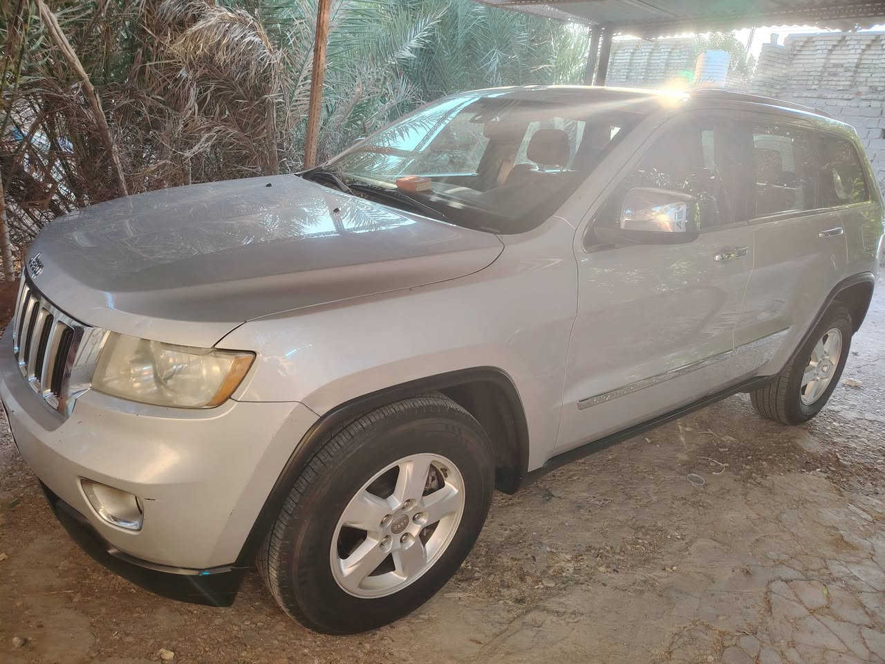 جيب لاريدو موديل ٢٠١١ رقم بغداد مكفوله من الضربه بس جاملغ خلفي رش بدون ضرر للستفسار اتصل او وتساب ***********
