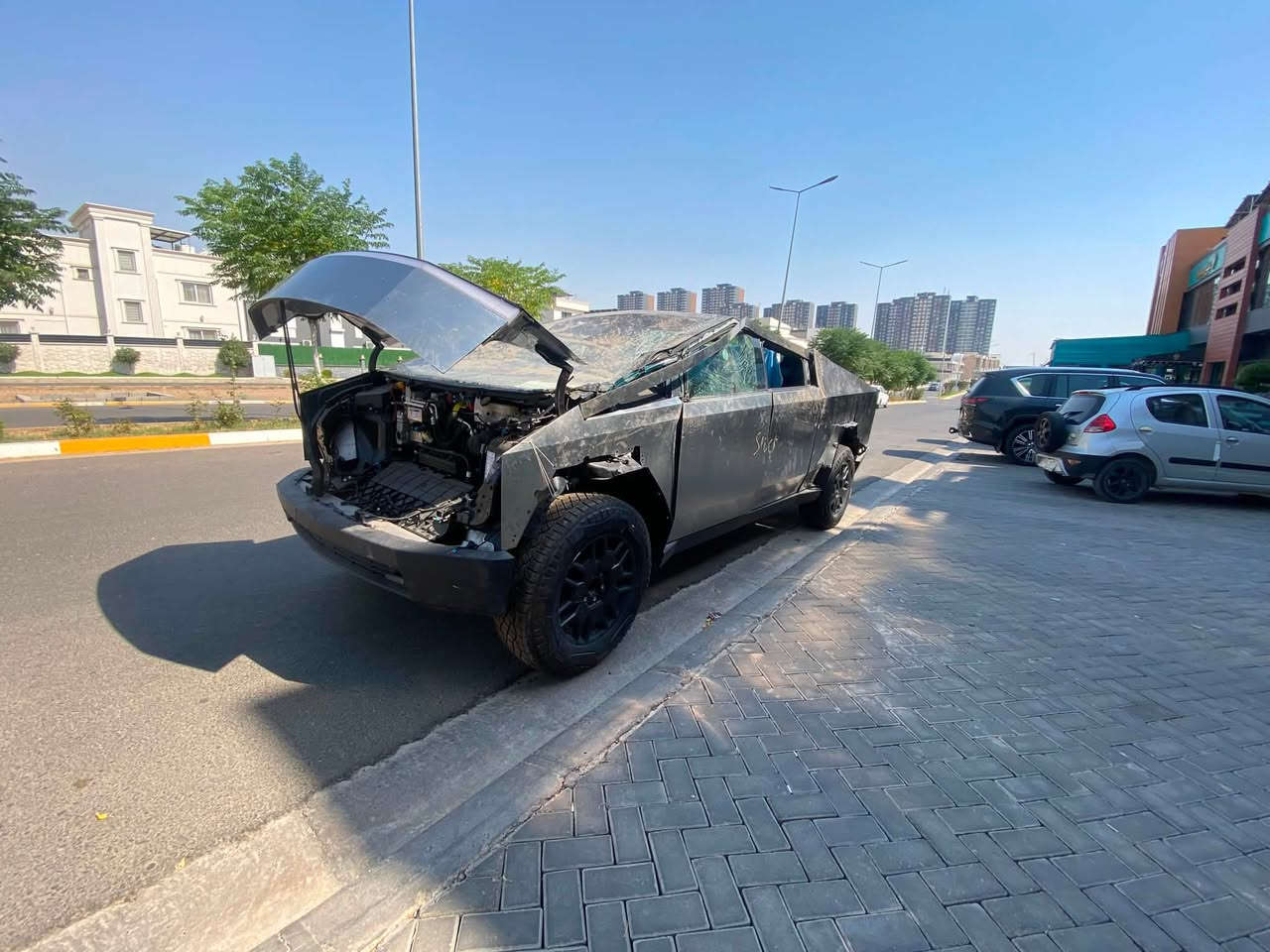 ياالله مساء النور سايبر تراك انتضرو النتيجه انشالله عن قريب ملاحضه تعديل الخاص لسايبر بدون تبديل ايي قطعه فقد الجام سقف وامامي 
وباقي ترجيع شركه ورجع واكول ختصاص بطريقتي الخاصه يرجع شركه الحمدلله 

فادي تسلا سايبر 
اربيل شارع 150
***********

تحياتي لكل الطيبين
