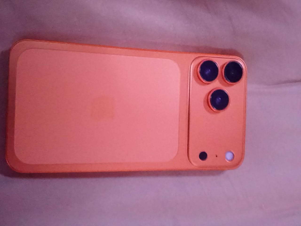 السلام عليكم ورحمة الله وبركاته تليفون إكس ماكس محور 17 جهاز نضيف وبطاريه ميه الذاكره  256
بصمة وجه شغاله 
هاذا رقمي ***********
***********
وبيهن واتساب 
سعر الجهاز 200 وبي مجال
