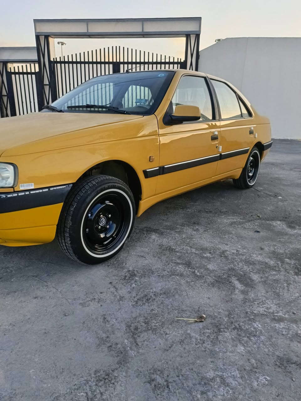 السلام عليكم بيجو لميس موديل 16 مكفولة كفالة عامة مصفرة هيئة وغرامات ماشية 180 سنوية ل28 سياره تخم خط ابيض تاير السعر 51 العنوان بغداد الرقم ***********
