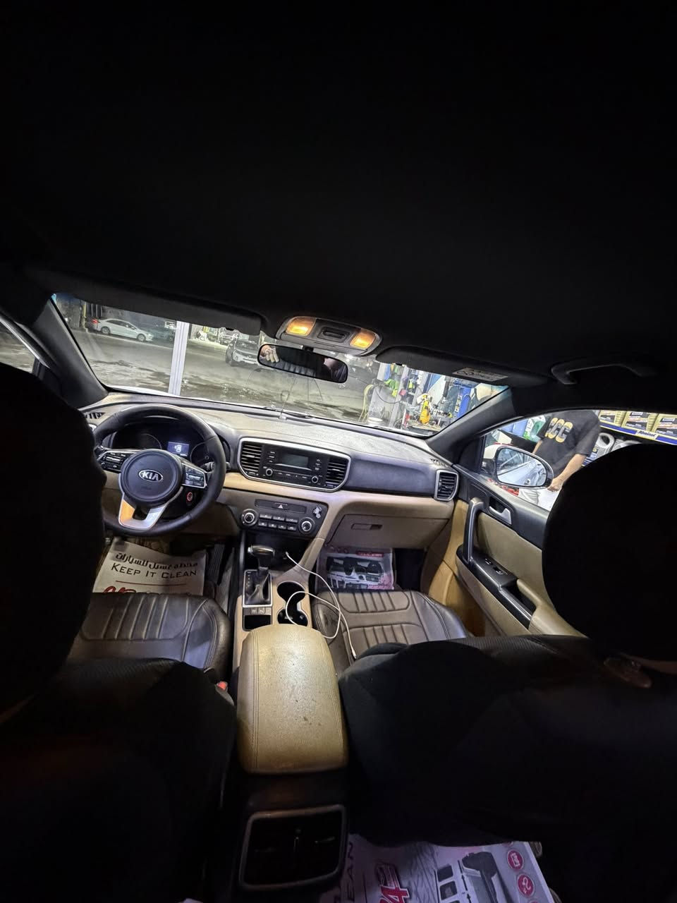 السلام عليكم سبورتج موديل 20مواصفات الشركه الدوليه بيسك السياره ماشيه 40السياره بيه جاملغ مبدل اصلي مال شركه المكان بغداد العطيفيه السعر 200وبيه مجال السياره نضيفه كلش واحلا من صور الرقم ***********
