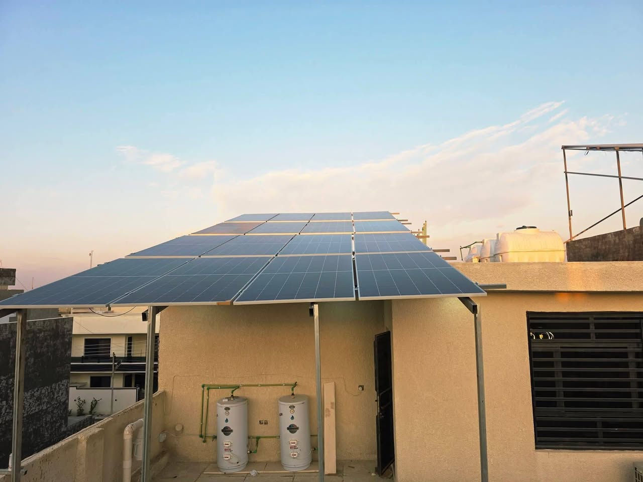 تم ربط منضومة طاقة شمسية في بغداد، . بقدره 20 امبير ليلي نهاري من قبل  شركة الجزيرة للطاقه الشمسية  وتم استخدام بطاريات شركة الجزيرة للطاقه الشمسية  العملاقه بقدره 10 كيلو واط وانفيرتر  بحجم 6 كيلو واط وبضمان لمده ٢ سنوات والواح لونجي هايمو x10 بقدره 645 واط بضمان لمده 15 سنه كل ذالك تم بواسطه كوادر ابطال شركة الجزيرة   فرع بغداد للتواصل او الاستفسار الاتصال على الارقام التالية معين‏‪***********‬‏()***********
