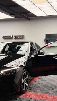 (07732229571) السيارهc300 وارد  امريكي قطعتين بيها  موديل ٢٣ ماشيه ٣٠ ...