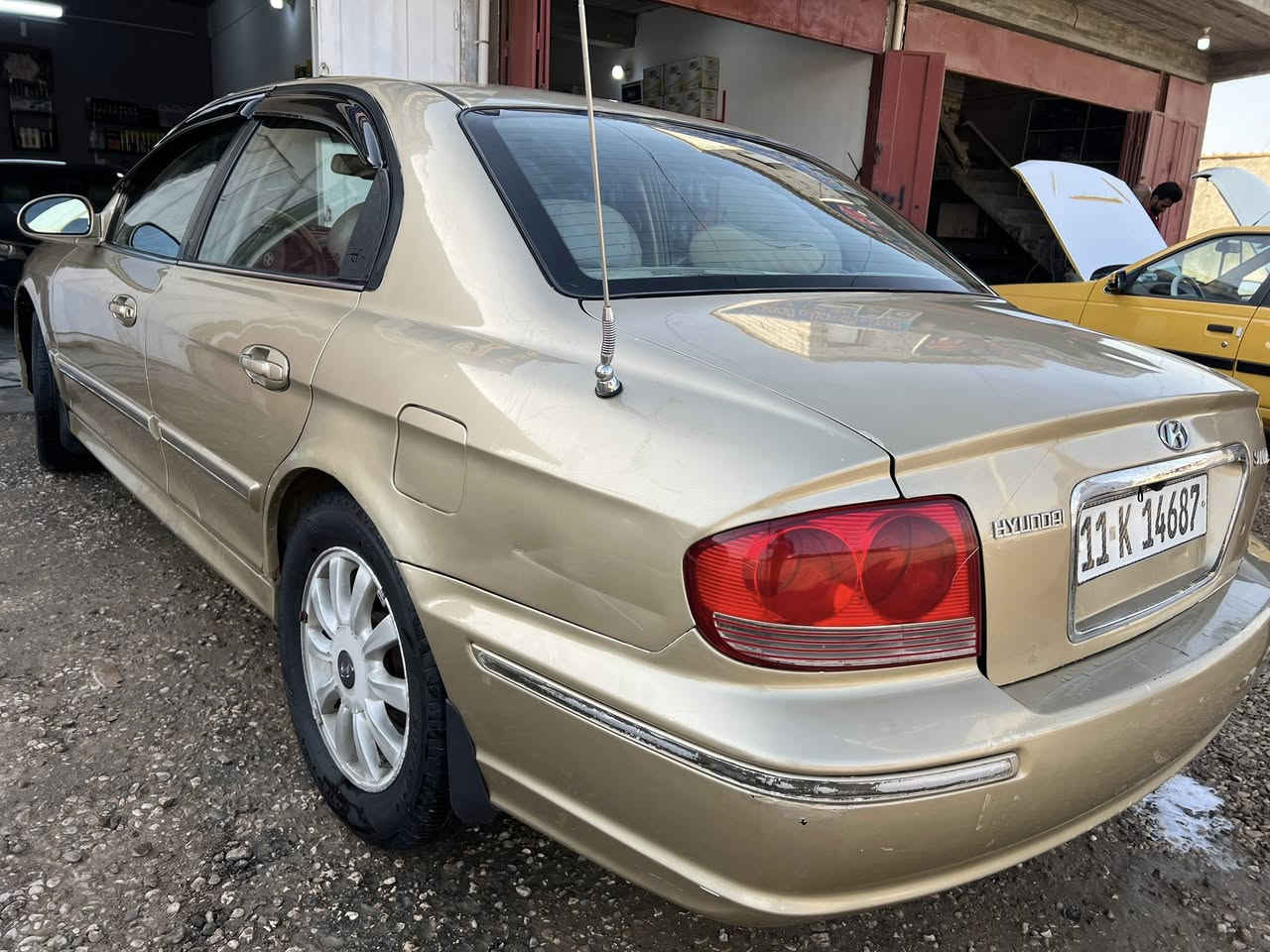 سلام عليكم 
للبيع سوناتا وفود رقم بغداد دولي  
‏موديل2002 فول موصفات 
 كشنات كهربائى+جلد 
فتحه سقف محرك6v ستوني شاده جديد حاويه جاهز مابيه 
اي نقص 
مصبوغه عام كفاله من ضربه السعر 75 او بيه مجال 
رقم *********** مكان السياره الديوانيه قضاء المهناوية
