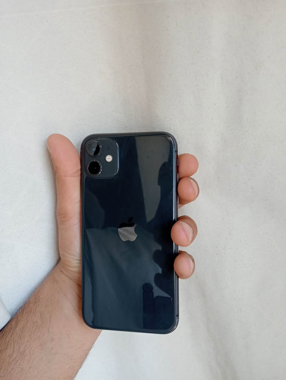 السلام عليكم آيفون 11  للبيع او مراوس  الجهاز نظيف كلش شخط مابي الجهاز كله بلادي بس البطاريه أني بدلتها بيدي من سليمانيه الأصلية 100 …كله شغال وعالفحص فيس آيدي شغال والبصمه بلاديه تخبل وكامراته جدا حلوه وحطيتلكم الصور الماخذها بي …جهاز أستعمال شخصي ….مكاني الأنبار فلوجه..السعر حلو 250…***********
