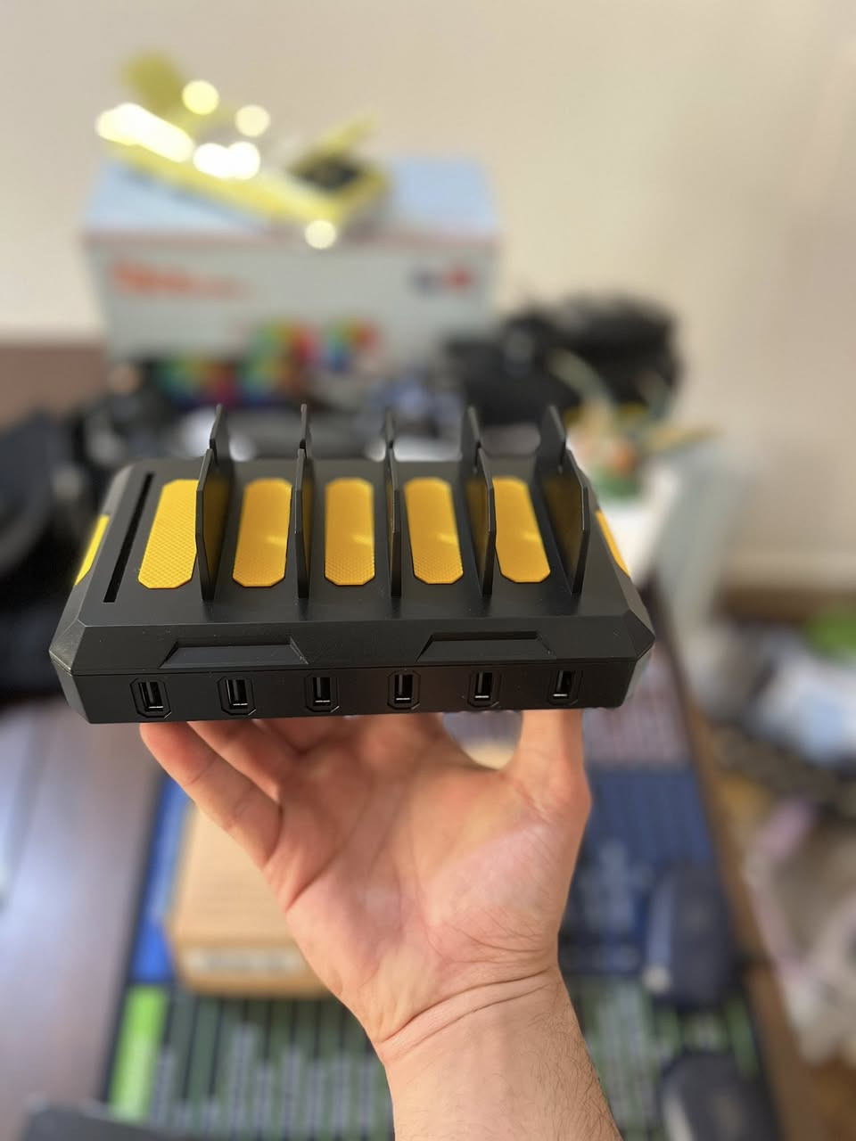 شاحن عملاق
6 منافذ +6 كيبلات
و تحويله من usb ل تايب سي
الكتلوك يقرأ من 100الى 240 واط
يجي ويا ستاند تعليگ بالحايط


**إذا كنت صاحب هذا الإعلان وتريد حذفه لأي سبب، رجاءا أرسل رسالة إلى الدعم الفني**