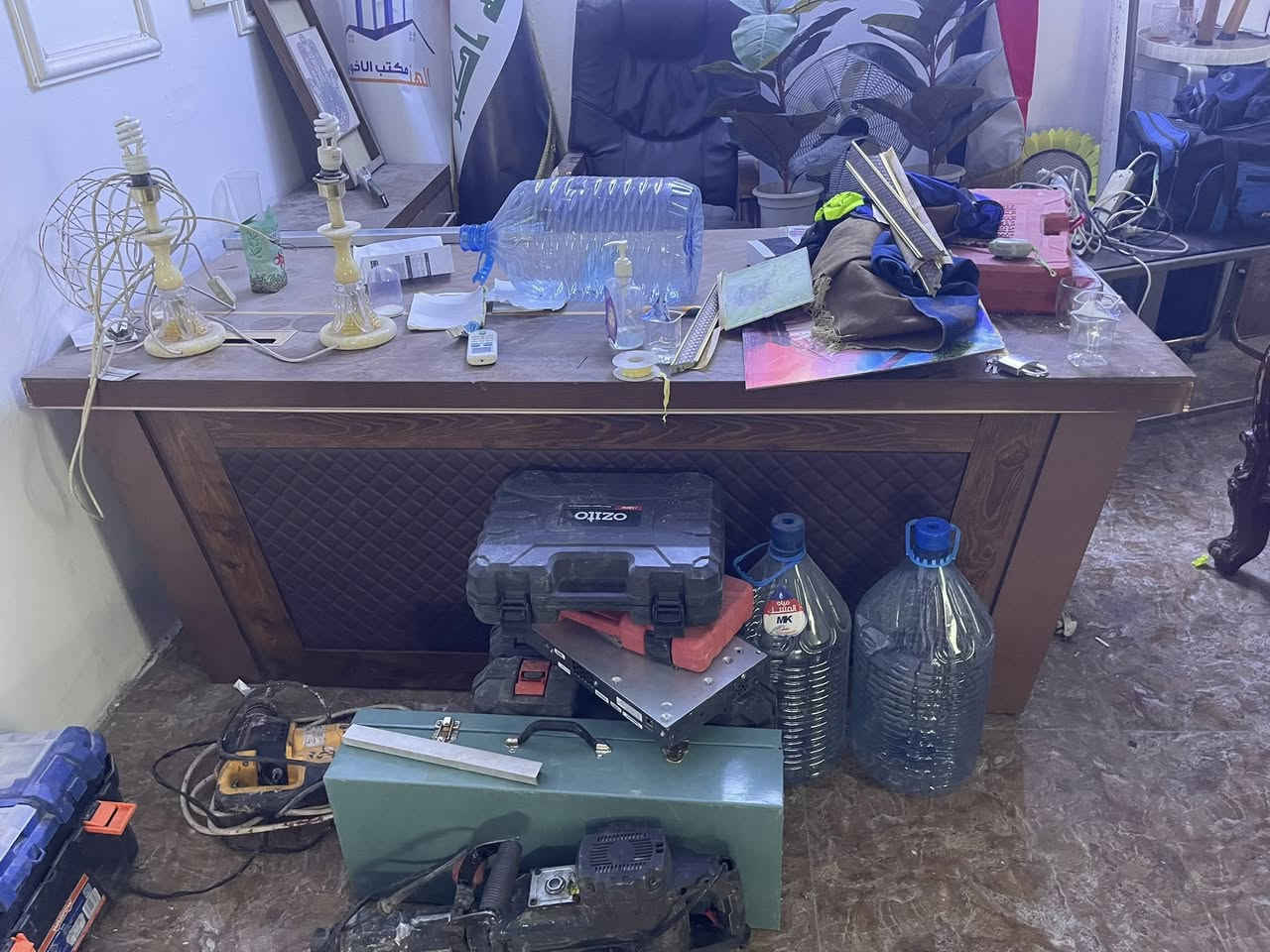 تخم وميز مكتبي للبيع ***********
