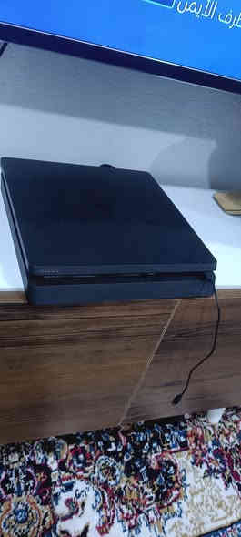 سلام عليكم بلاي ستيشن 4 سلم ذاكر 500 لا يوجد اي عطل بلي مهكر احدث تهكير قرص 2 جوستك اصليات  سعر 300 بي مجال 
مكان بصره جزيرة الريان قرب بانزين خانه الحوطه الرقم *********** يتوفر فقط واتساب
