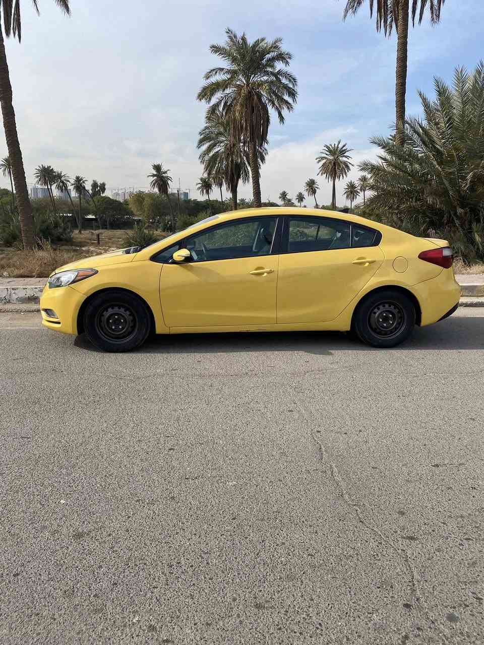 السلام عليكم

كيا فورتي 2015 
رقم بغداد الجديد
السياره وارد امريكي ليبل واحد
حادثه قبق جنطه مبدل
بيها معجون باب الصدر وجامرلغ الامامي بدون تبديل
او بيها معجون باب الخلفي خلف السايق بدون تبديل
سنويه لحد 2027
مكينه دوش 1800 كير تبريد خير من لله 
تخم تاير دوشمه تحكم ستيرن شاشه لمس 
انتبه ممتواجد ع فيس 
رقم تليفون ***********
مكان السياره بغداد
السعر  105 
 او بيها مجال
