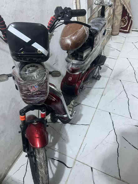 سلام عليكم  موديل 2024 باسكل شحن جديد ستعمال قليل باسكل معرض.  العارضي بطاريات خير من الله بي خمسه 5️⃣ بطاريات يمشني 45 كيلو بل شحنه الوحده سرعه عقيقي 65 كهربائيات كلها شغله بيها قفل سرج سعر 300 بيها مجال هاذا رقم صاحب ابو دراجه ونصل إني مكلف بل نشر رحمه على واديك *********** مكاني نجف حي ميسان بل شريط
