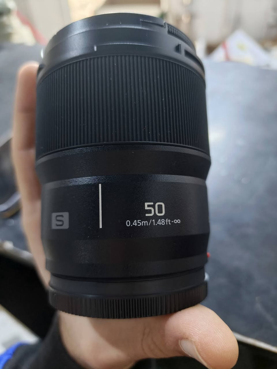 السلام عليكم  الماركة: Panasonic LUMIX
🔹 البعد البؤري: 50mm
🔹 الفتحة: f/1.8
🔹 الماونت: L-Mount
🔹 الحالة: نظيفة جدًا / شبه جديدة
🔹 الزجاج: خالي من الخدوش أو الغبار
🔹 مع الغطاء + الهود + الكرتونة
✅ مناسبة للتصوير:
بورتريه 👤
فيديو 🎥
إضاءة ضعيفة 🌙
📍 المكان: ___بغداد
📞 للتواصل: ___***********
يعني تشتغل مباشرة على:
Panasonic Lumix S (مثل: S5، S5II، S1، S1R)
Leica L-Mount (مثل: SL، SL2)
Sigma L-Mount (مثل: fp، fp L)
