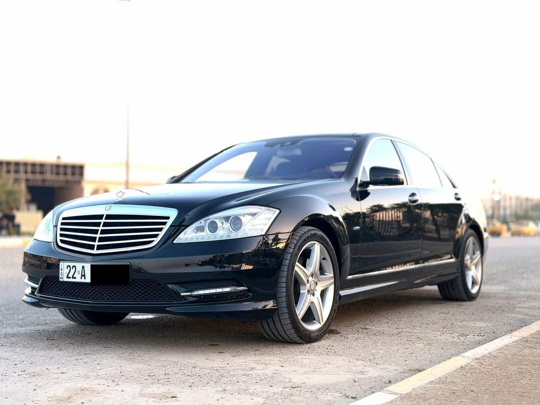 السلام عليكم ورحمة الله
مرسيدس اس كلاس S500 
موديل 2010 وارد الماني 
فول مواصفات للاخير 
كفالة عامة من كلشي 
محرك بنزين  8 سلندر 
ضمان بدون صبغ بدون تبديل بدون تكحيل بدون تعديل
ماشية ٦٠ الف كيلومتر حقيقي  
المواصفات:-
( ابواب كبيره لارج ،  سقف بانوراما ، كامرة حرارية لعرض لطريق امام السائق ،خمس بردات  ،سقف كنتارا . داخل فورميكا  داخل جلد   . شاشات مع طاولة طعام . كامره .كشنات امامي والخلفي متحرك ابواب شفط ..  اوتو هولد  .صندوق شفط وسحب . حساسات امامي والخلفي  ، كشنات واستيرن كهربائي ، كير شفت استيرن .).  
السيارة مابيها اي خلل كهربائي وكير ومحرك كله بشرط 
مامفتوح 
رقم اربيل الجديد . 

العنوان : الديوانية المركز . 

رقم صاحب السيارة
 ***********‬
