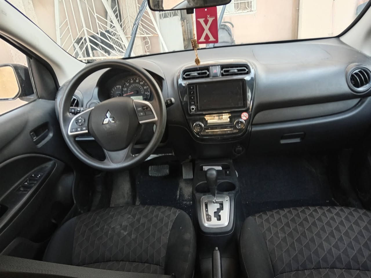 السلام عليكم ورحمة الله وبركاته 
ميراج 2024 رقم بابل دولي باسمي 
الون :  رمادي
حجم المحرك : ثلاثة سلندر 
ماشية/28
الحادث : موضح بالصور فقط جاملخ تبديل
السعر:  105 بيها مجال قليل
*********** واتساب
