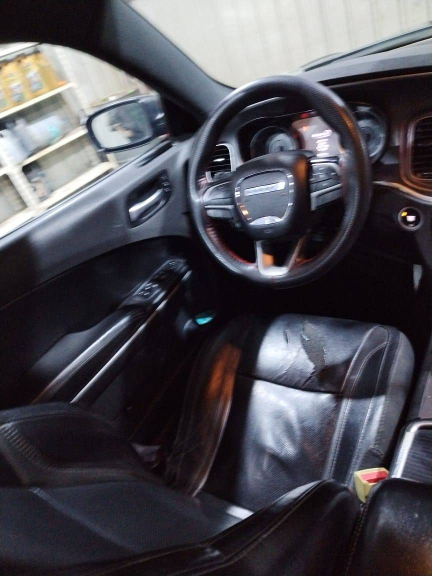 شارجر موديل 19 sxt اصل اكرر اصل مو معلاية
فول تحكمات فتحه وبصمه 
لونها نفطي 
حدادية كارتون الضرر موضح بلنشر 
وارد امريكي 
رقمها اربيل شمالية 
راعيها موجود 
تدفئه وتبريد 
كشنات كهربائيه 
شاشة 
كاميرا 
تبريد قطعتين 
محرك 3.6 تلاثة وستمية 
مكانها الناصرية 
سعرها 195 وبيها مجال 
تجي تشوف بعينك ولشراي يدلل بيها مجال 
للتواصل *********** حادثها موجود بصور 
وبلعراق بيها تلث قطع رش اثر رصعات
