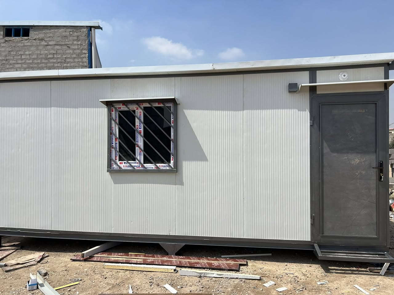 سلام عليكم كرفان قياس 6*3 تفصال جديد شغل مرتب جدا أبواب حديد أو بي في سي حسب الطلب
سعر 1850 جميع أنواع الكرفانات متوفرة حسب الطلب و القياسات ضد الحريق و العادي شعار تنافسيه 

أي ستفسار اتصال أو واتساب ***********
