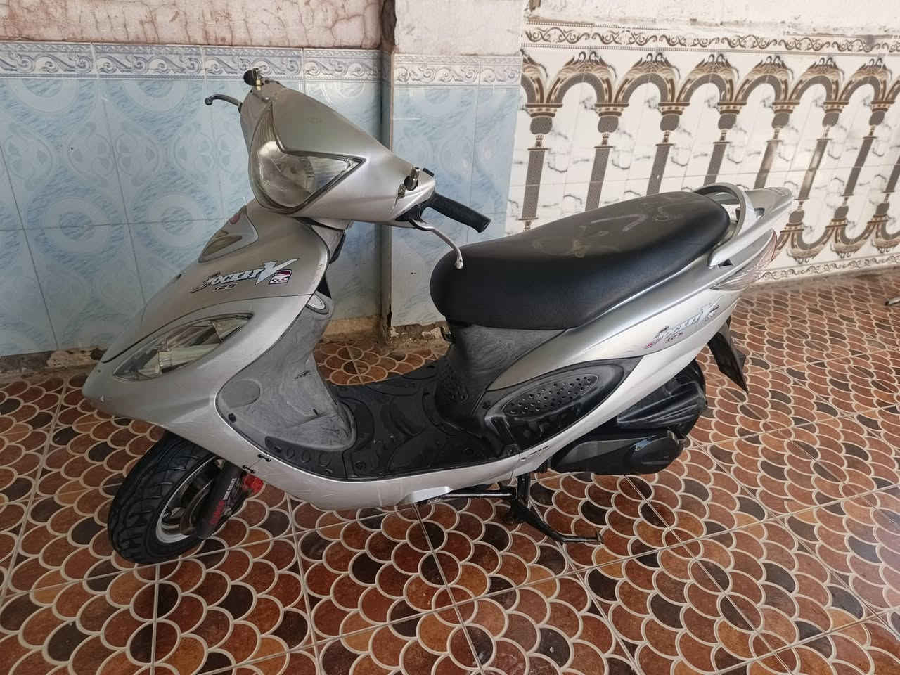 لاتفوتك كامكو محرك 150 دراجه صارلهه شهرين من طلعت دراجه نضيفه وتخبل
سعر950وبيه مجال بسيط
مو شراي لاتدخل 
رقم ***********
