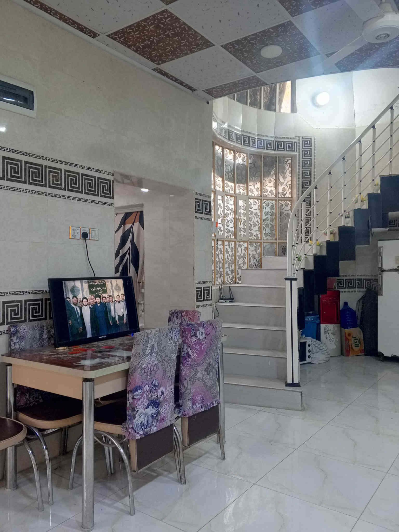 بيت للبيع المساحة 150 الواجهة 6 والنزال 25 يحتوي البيت على غرفة وصالة واستقبال ومطبخ ومنور عدد 2 وصحيات داخلية خارجية اساس وسقف كونكريت بناء درجة اولى جديد تحت اشراف هندسي البيت عقد زراعي قرار محكمة الموقع كوفة سهلة على شارعين شارع الزوار وشارع معمل الدبس يبعد عن مسجد السهلة 400 متر مقابيل الحسينية الايرانية السعر 80 مليون للأستفسار واتساب ***********
يوجد مقطع فيديو 

مكتب الموسوي للوسائط العقارية مستعدون لأستقبال عروضكم التجارية والزراعية والسكنية بيع وشراء رهان ايجار
