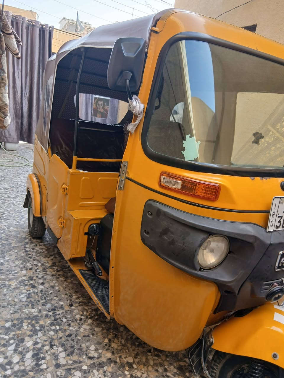 السلام عليكم تكتك للبيع 21 رقم سنويه باسمي مكان كربلاء بيها ضربه بالصفحه راجعه على البارد***********)
