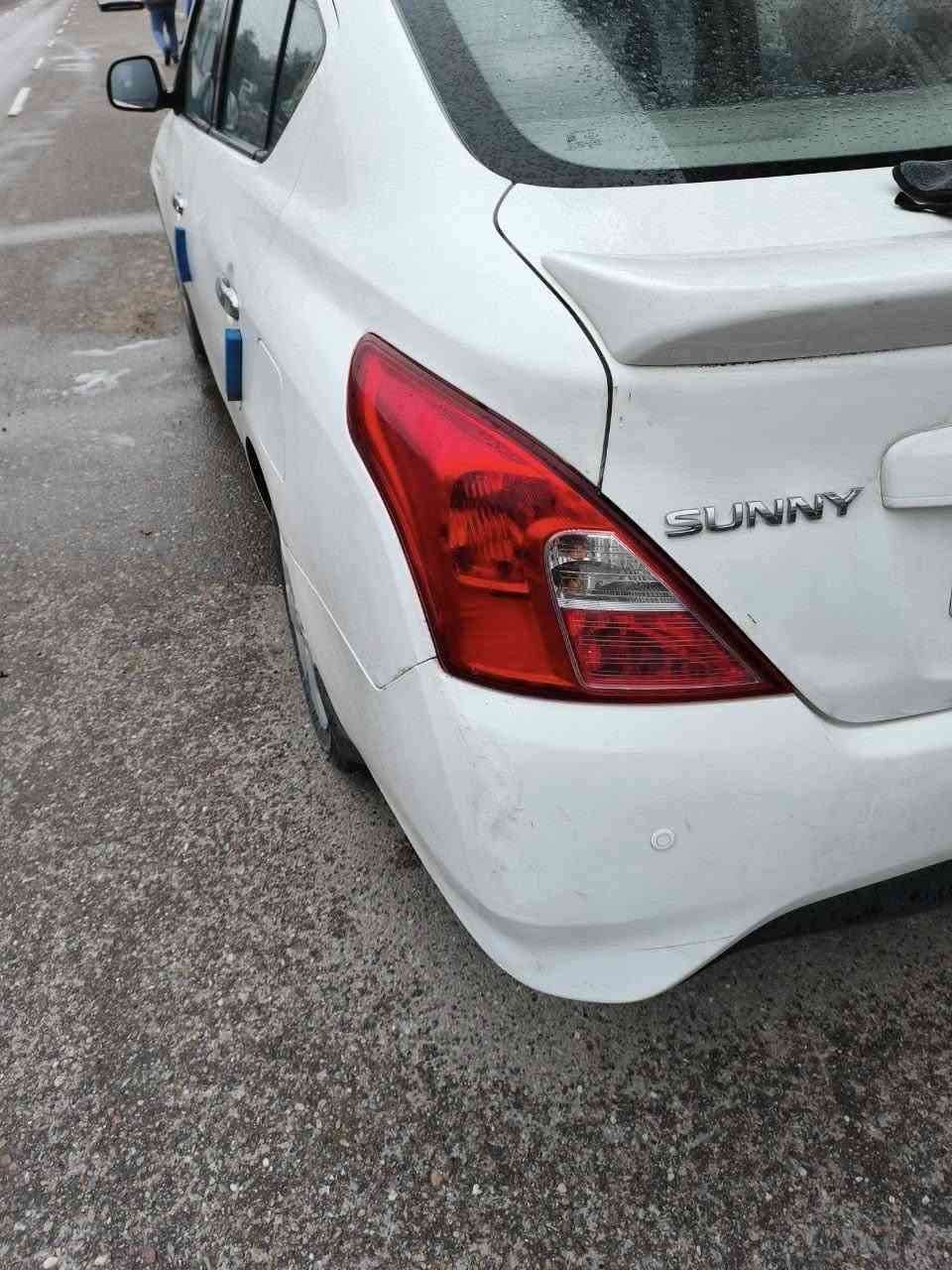 السلام عليكم 
نيسان صني هندي 2021
عداد الكيلو 76الف
سياره مكفوله ما عدا ملاحظات بسيطه راح اذكرها 
اول شي سياره بدون صبغ 
بيها هاي الطخه الي موضحه بالصور ومصلحه البك لايت مبدل اصلي تفصيخ 
وطخه خفيفه جدا عكس باب السايق الخلفي
رصعات خفيفه موضحه بالصور 
كير ومحرك مكفول والسياره عليها ادامه البارحه كملتها الله شاهد صدر السياره واذان المحرك،ولاستيك رباط  كله جديد، واصلي 
زوج تاير، امامي جديد،شهر ونص صار من بدلته درجه اولى بطاريه بعدها ضمن الضمان هم صار، شهرين، من مبدلها 
السياره بيها شاشه اندرويد كار بلي اصلي +كامرا دواره+ داش، كام خارجي وداخلي حساس حركه مباشر صور حتى لو السياره طافيه
دوشمه وتغليف + مفروشه كاربد عزل الحراره، والصوت مثل ماموضح بالصور
اضافه بلوجكتر  ثلجي 
السعر ١١٧ بيها مجال بسيط
العنوان بغداد حي القاهره قرب كايرو مول هاتف ***********
