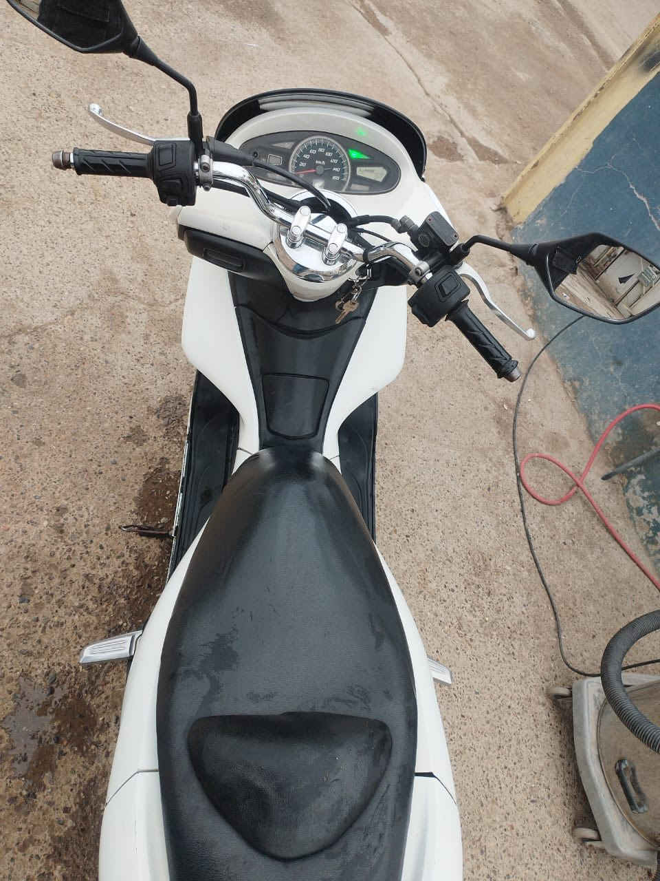 السلام عليكم pcxللبيع ماشيه ٣٥ دراجه حلوه ومرتبه مال جناي نقصها الاجنحه الي جون الدواسه فقط السعر مليون او 750 وبيها مجال مكانها ديالى بعقوبة الرقم***********
