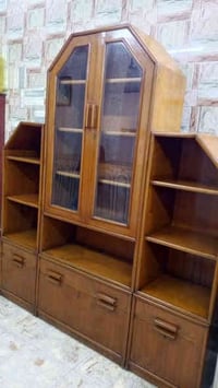 فاترينا كامله وابيع اجزاء سعره كله 250 بي مجال واذا اجزاء هم ابيع عادي...