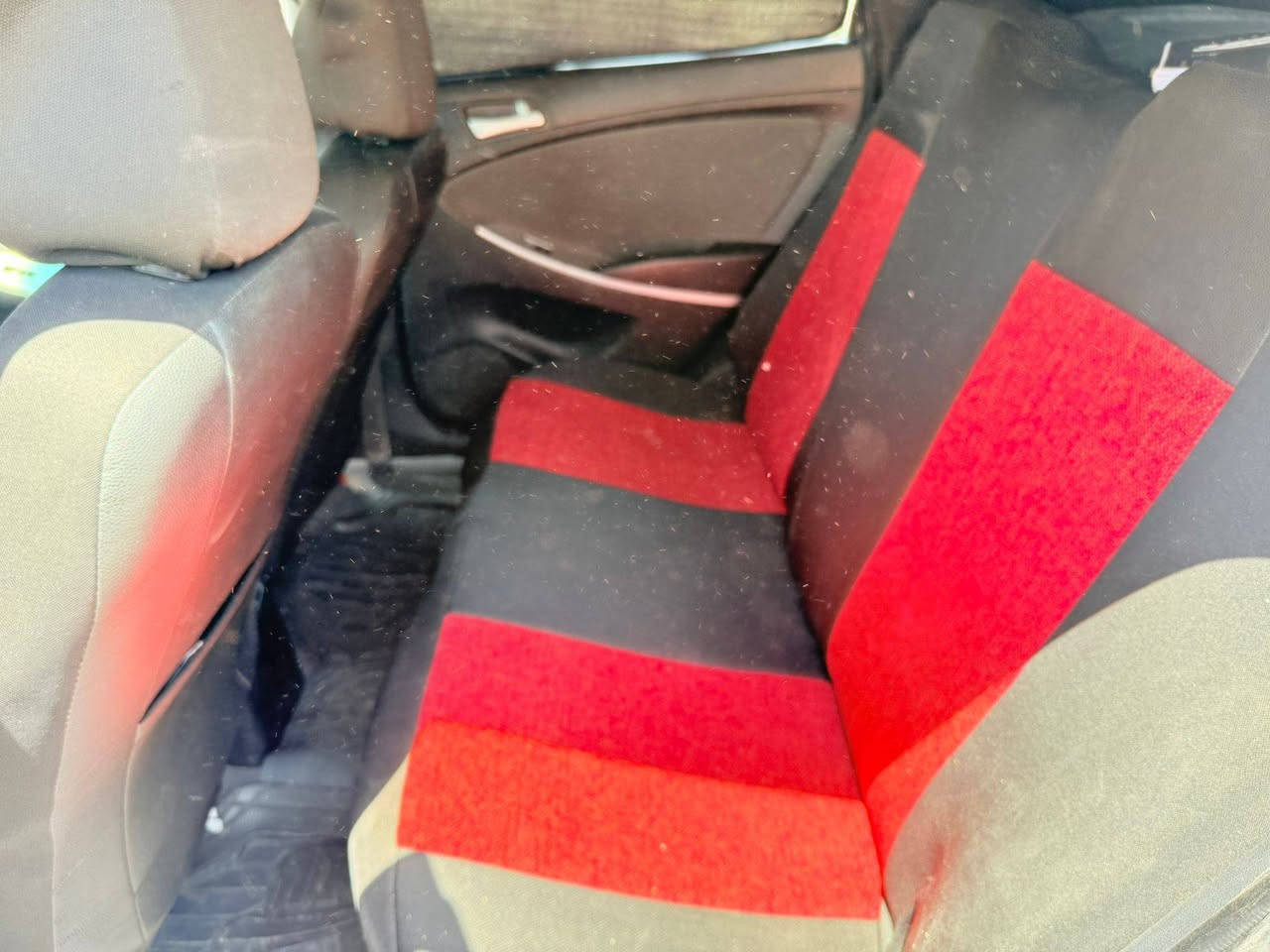 سيارة اكسنت 2014 للبيع مكفولة بس شويه رصعات للاستفسار الاتصال على ***********
