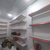 رفوف مال محل وماركت مستعملة اخو الجديد نوعية ممتازة ١٤ متر كل متر ٤ رف...