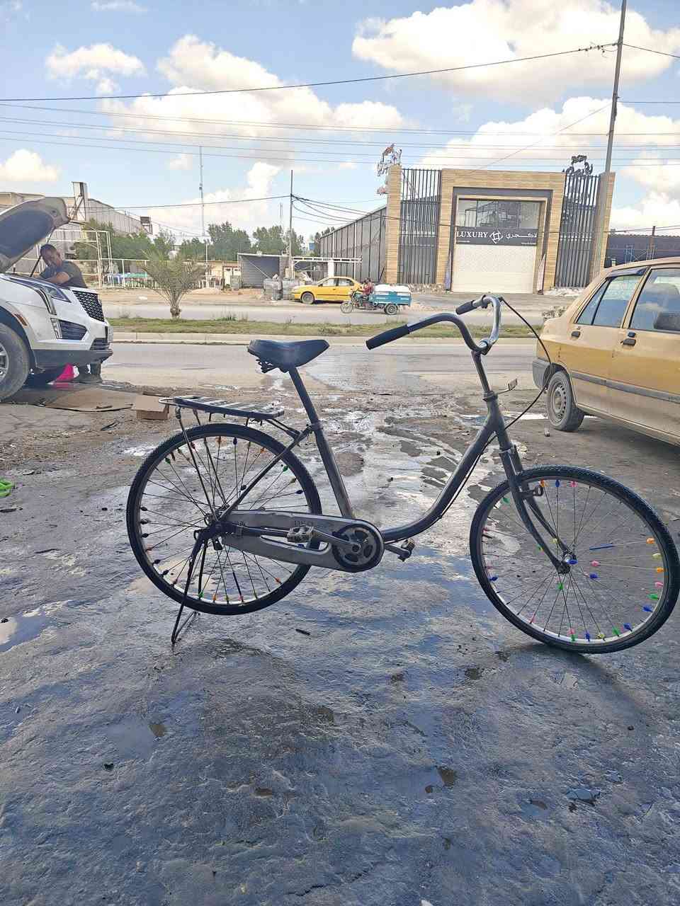 سلام عليكم 
بايسكل للبيع حجم 24 
السعر 60وبي مجال 
الي يريده يراسل على الخاص


**إذا كنت صاحب هذا الإعلان وتريد حذفه لأي سبب، رجاءا أرسل رسالة إلى الدعم الفني**