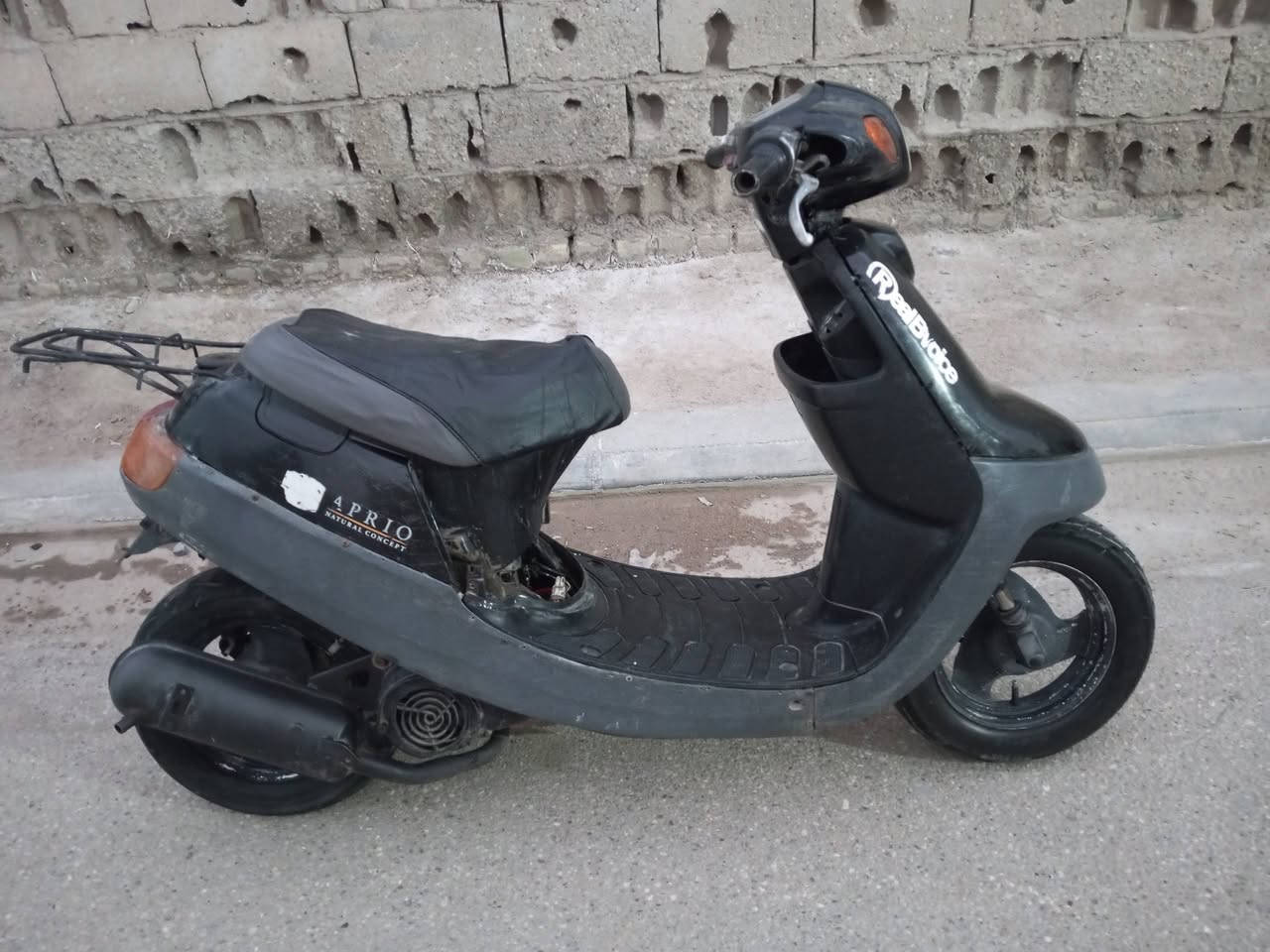 للبيع السعر 200 / ***********
