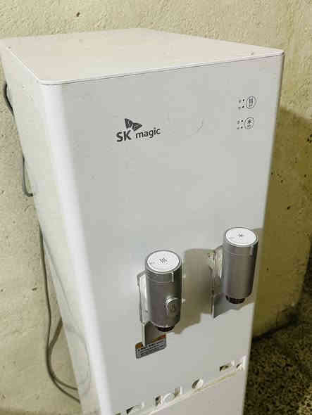 براد ماء SKmagiaالكورية
البراد غني عن التعريف ما حار وبارد بس تربطة ع الاسالة هوه يفلتر الماء بي نقص بس الماسكة مال اكلاص شغال ونضيف السعر 125 
للاتصال ***********
