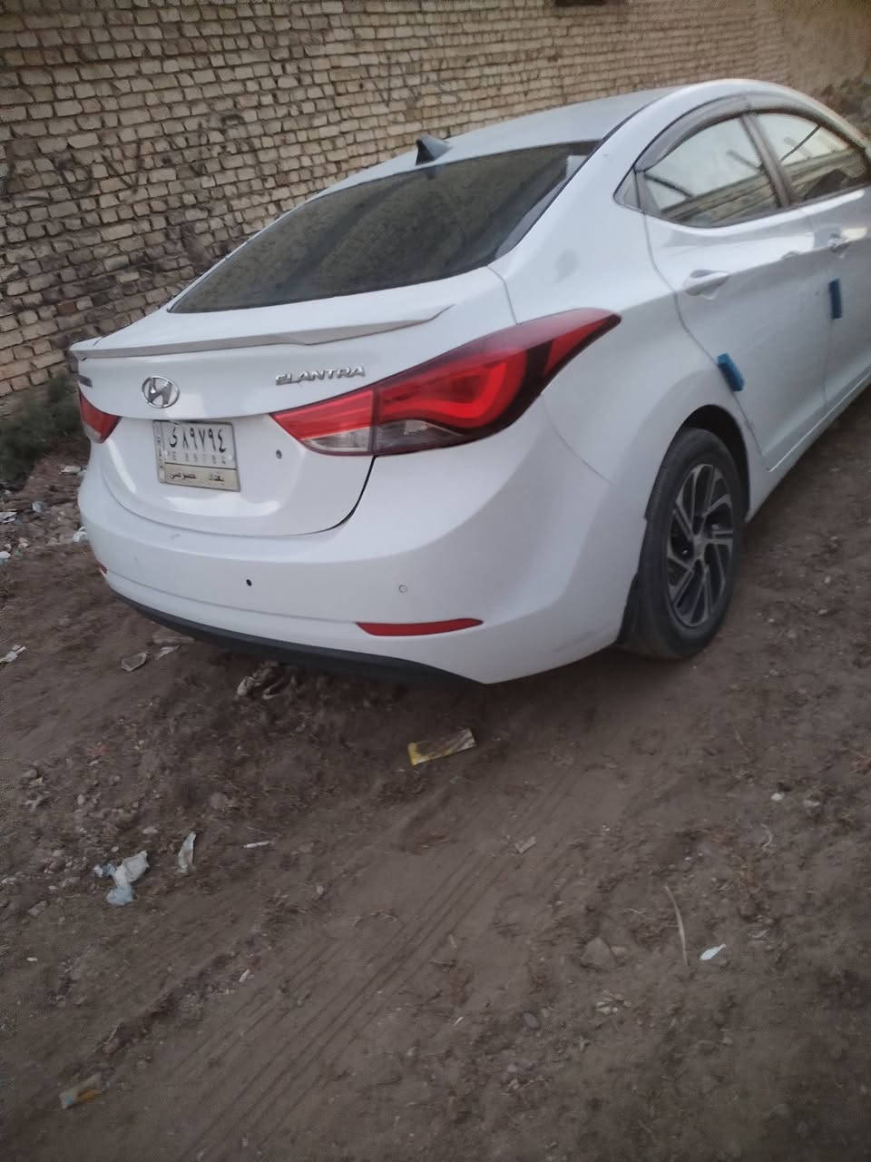 سلام عليكم لنترا للبيع موديل 16 اي ضربه مابيه ما عدا طخه بسيطة بل جاملق وراجعه على بارد محرك 1600 خليجيه سيارة سعر 100 وبيها مجال شراي يتصل ودلل ***********
