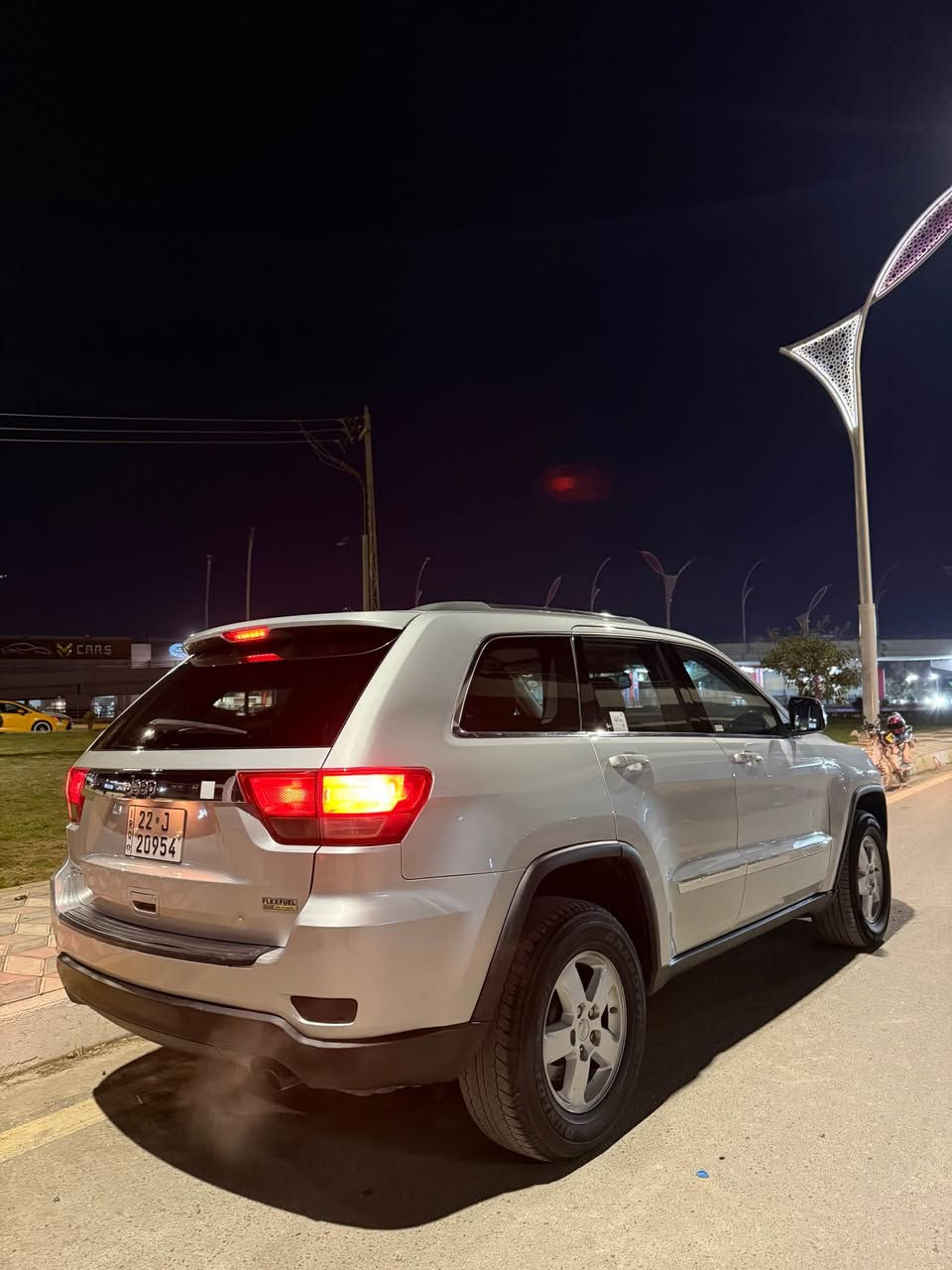 للبيع او مراوس حسب قناعة 
جيب 🇺🇸لاريدو 2011 🇺🇸
استخدام شخصي 🇺🇸
بجم كبس 🇺🇸خلفي كبس 🇺🇸ضرره باب وجامرلغ خلفي 
رقم اربيل جديد بسمي شرط تحويل ثاني يوم سنويه جديد لحد 2031 🇺🇸هزّه جديد 2027
 صدر امامي خلفي جديد دبلات جديد ترايك وين متريد 
تبريد ثلج ❄️ تدفئة شغالة 
(بيه جامرلغ خلفي وباب خلفي جه سكن وباب خلفي سايق انشخط صبغته نص جوة تريشة يعني قطعتين ونص بدون دواخل بدون ايرباك )
مكان سياره كركوك 
سعر 152 
للاستفسار *********** كركوك, العراق
