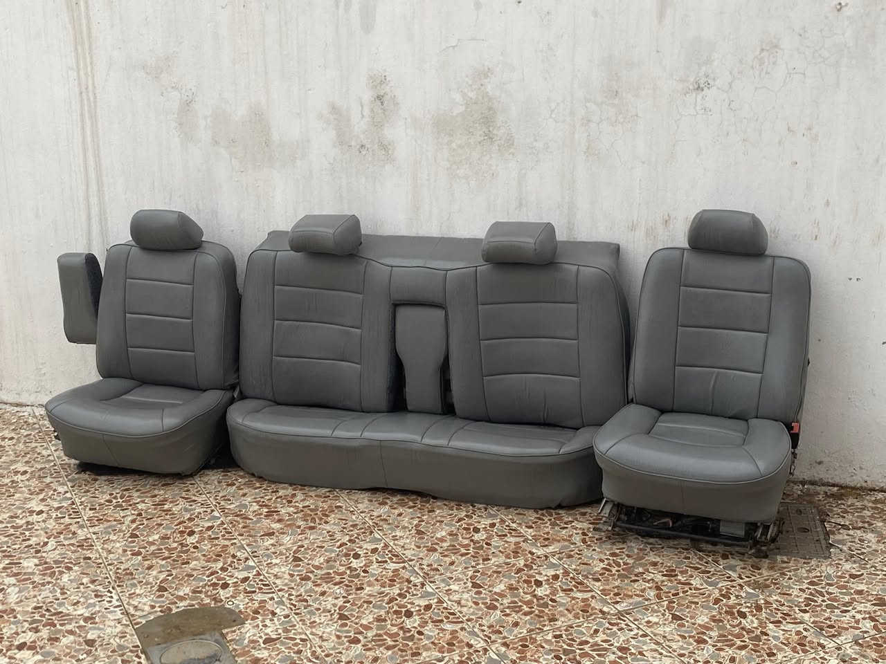 سلام عليكم للبيع كشنات كهرباء مارسدس باب قصير مغلافات حلوات سعر 400 بيه مجال عنوان اربيل ***********
