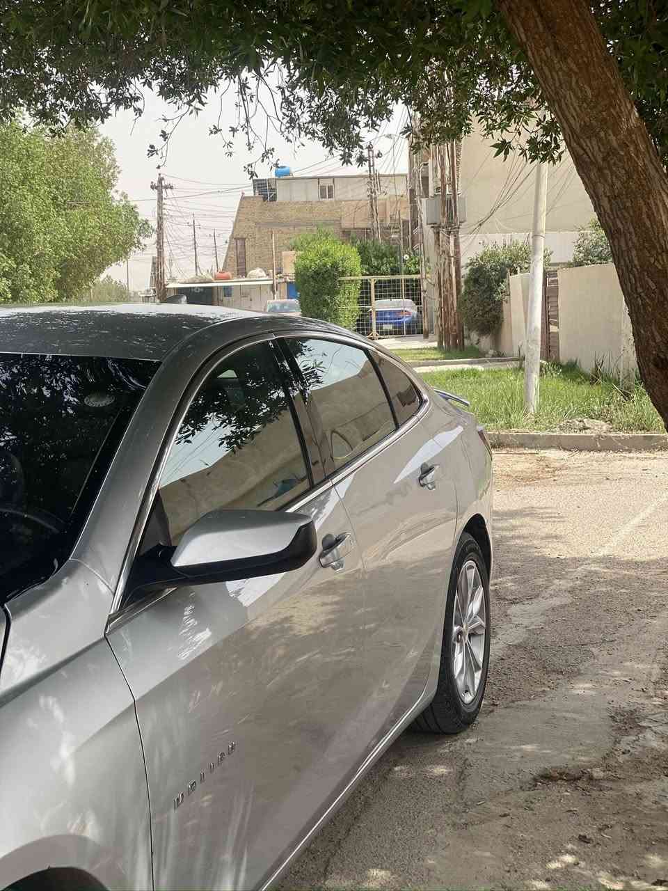 السلام عليكم 
🔴:ماليبو 2022 Lt2 وارد امريكي على ايدي السياره من المزاد لبغداد 
🔴:محرك السياره 1500 turbo
🔴: كير وميكنه مكفولات السياره جديد حادثها جاملغ وربع البنيد 
🔴:ماشيه 72 ميل
المواصفات
🔴:كشنات كهرباء وجلد -تشغيل عن بعد 
🔴:تبريد قطعتين 
🔴: تحكم ستيرن جهتين
🔴:بصمة تشغيل 
🔴: شاشة جبيره لمس بلادي تدعم- Apple carply-android auto 
‏🔴: auto stop 
🔴:هاند بريك بصمه كهرباء
🔴: نقطه عمياء -تحديد مسار -مثبت سرعه-مانع انزلاق
🔴: تدفئه كشنات 
🔴:هيتر ستيرن 
💵: السعر 100 وبيها مجال 
☎️: *********** للاستفسار اكثر تواصل على الرقم
