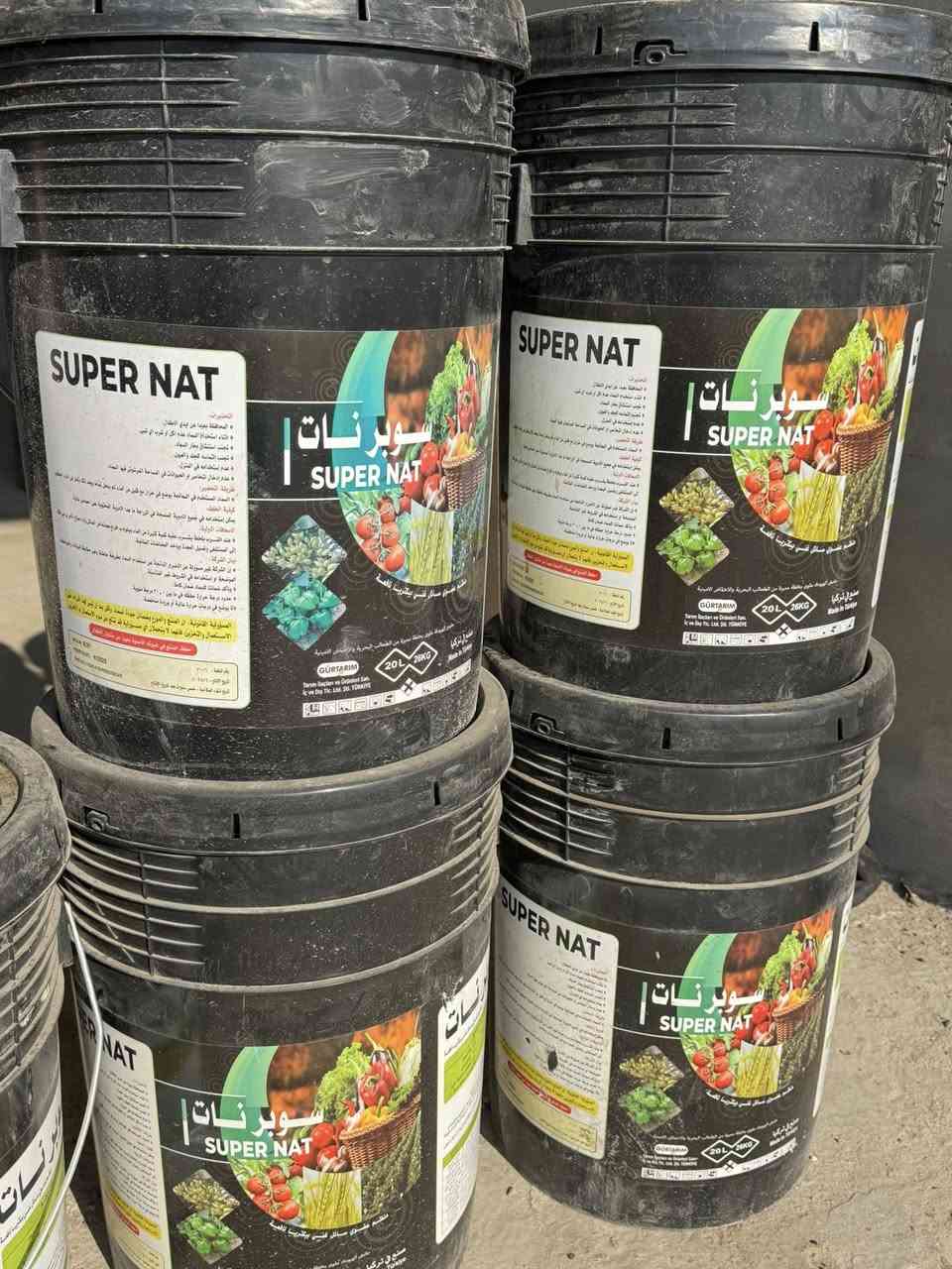 السلام عليكم إخواني الفلاحين و المزارعين 
ارشادات زراعية:
1-مكافحة الإصابات الفطرية التي نتجت عن الرطوبة العالية في فترة بداية الإنبات 
2-اضافة سماد عالي الفسفور بواسطة المرشات للأراضي والحقول التي تعاني من نقص الفسفور والذي يضهر على شكل لون احمر خفيف على الأوراق السفلية لنبات الحنطة 
3-رش الأحماض الامينية والطحالب البحرية للحقول للتغلب والتخلص من الإجهاد الناتج من انخفاض درجات الحرارة والإصابات ونقص العناصر 
4-مكافحة الأدغال وخصوصا الرويطة لمن فاتته المكافحة قبل الإنبات 
5-إعطاء جرعة مناسبة من سماد اليوريا لاتقل عن 50 كغم للدونم للأراضي المروية لزيادة التفرعات والتعويض عن توقف النمو في الفترة السابقة 
6-البداء برشة مبيدات المن ويفضل استخدام المبيدات ذات المفعول طويل الأمد

مكتب الشمري الزراعي 
 م. علي حسين الشمري
***********
واسط /الزبيدية شارع المعارض قرب السيطرة
