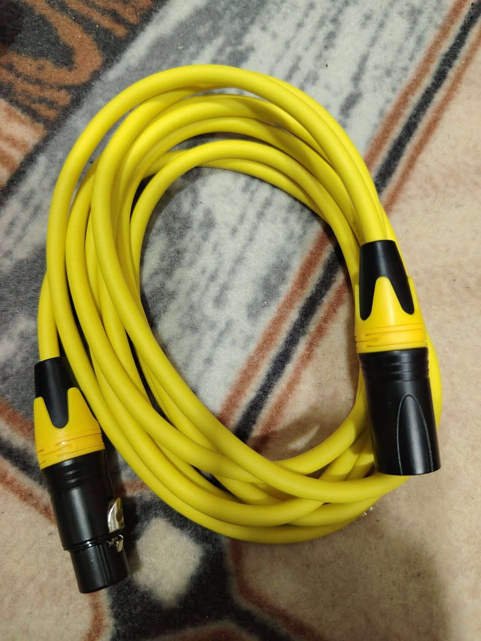 كيبلات صوتيه الطول ٣ متر
فقط الاصفر الطول متر


**إذا كنت صاحب هذا الإعلان وتريد حذفه لأي سبب، رجاءا أرسل رسالة إلى الدعم الفني**