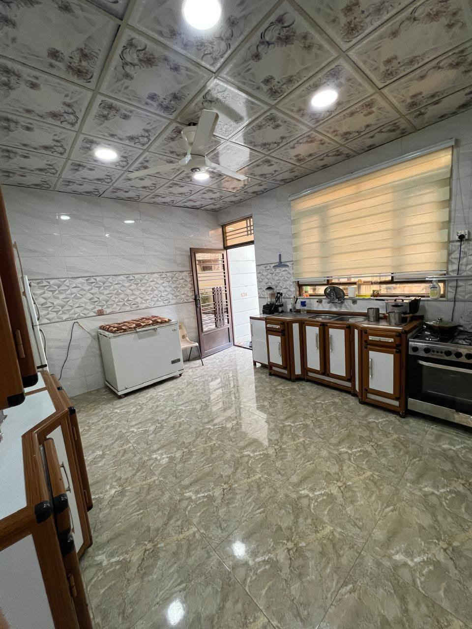 للبيع مشتمل مساحة 200 متر حي الجامعة
اربع غرف نوم مص صاله وكراج ومطبخ
للاستفسار اكثر الاتصال او وتساب
 ***********
*********** 
 #مكتب_القمر_للاستثمار_العقاري
نستقبل العروض التصوير والنشر مجانا سامراء وتكريت
