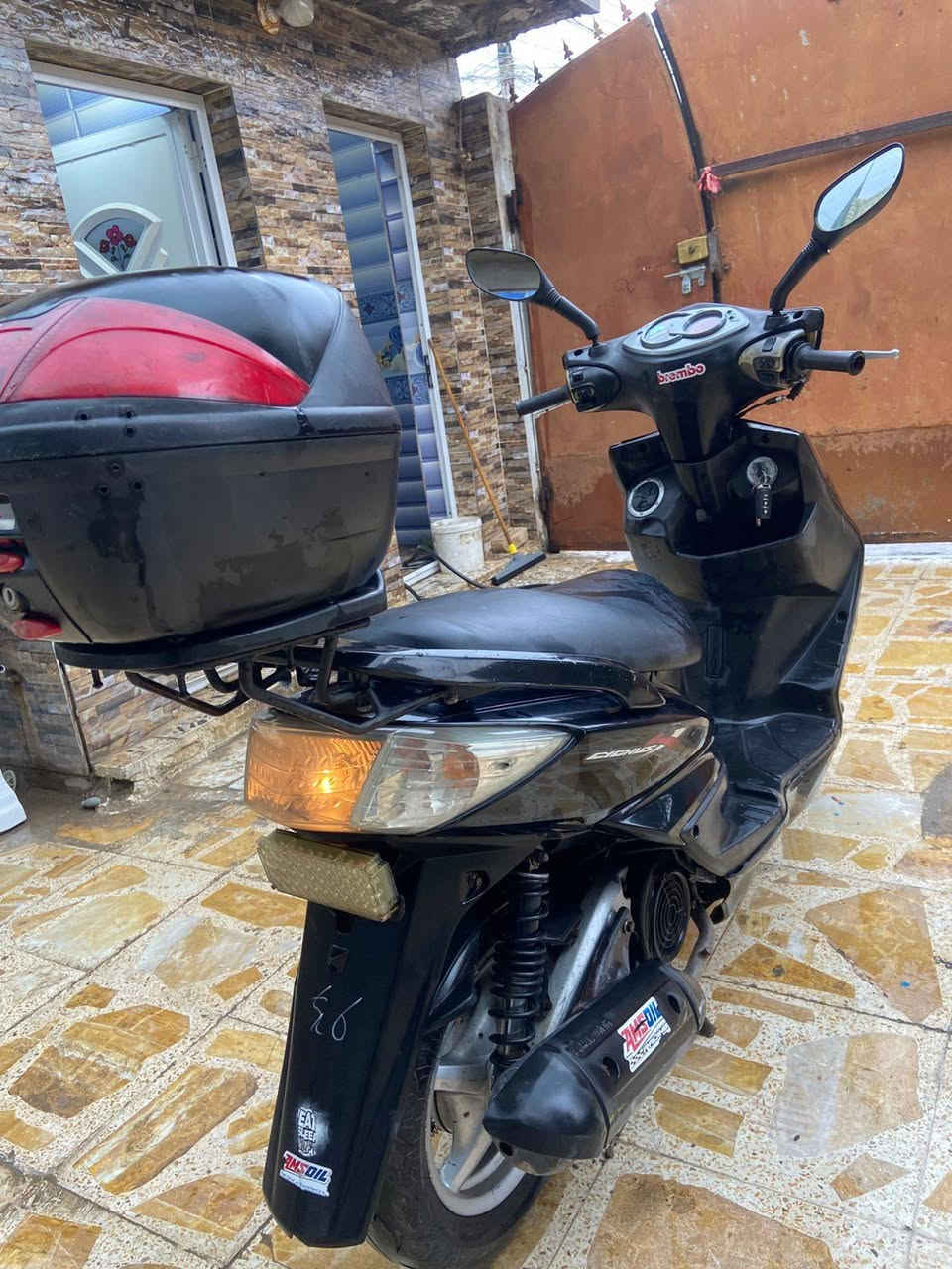 السلام عليكم دراجه للبيع سكنس فحل مكان بغداد المعامل الحسينيه قرب ساحت شهداء سعر 600 وبيهه مجال حك جيه وهاذه رقم الهاتف ***********
