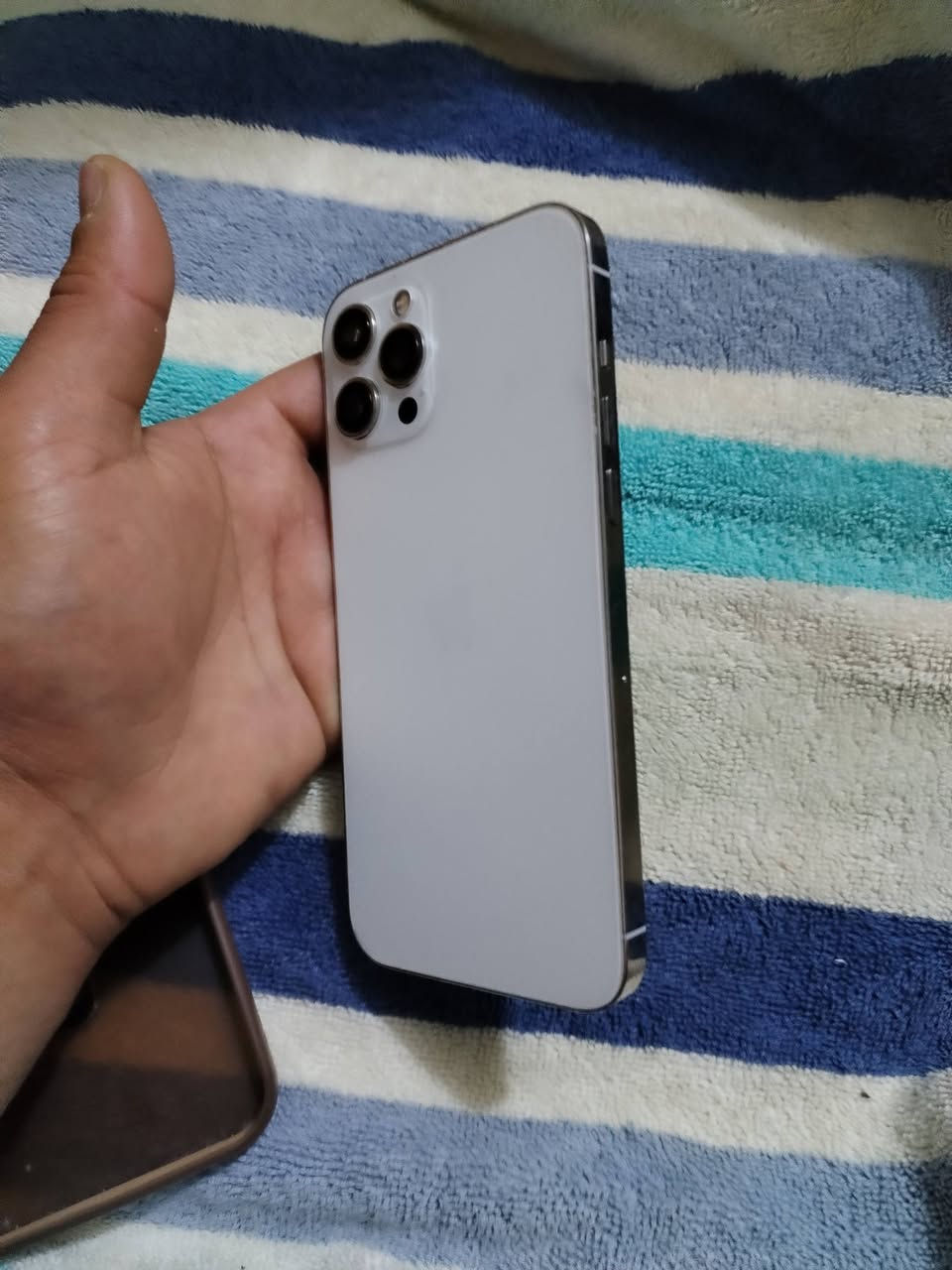 ايفون 12 برو ذاكره 256 سعره 225؟$***********
