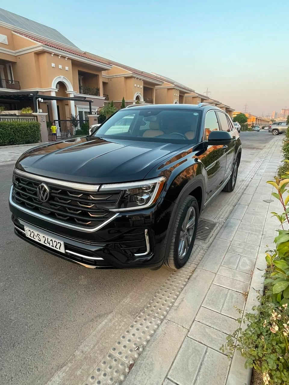 فولكسفاغن

اطلس  sel r-line موديل 2024
ماشية 25000 الف كيلو متر 
كلين تايتل 
محرك 20 توربو 

مواصفات السيارة 
بانوراما 
كشنات تدفئة وتبريد 
استيرن تدفئة
صندوق كهرباء 
تشغيل عن بعد 
مراقبة النقطة العمياء 
مقاعد كهرباء 
عدسة لايت متحرك 
انارة محيطية
ابل كار بلي 
4motion
تشغيل عن بعد 
بردات خلفية 
كشافات ضباب 
رادار امامي خلفي مانع تصادم 
قيادة ذاتية 
مثبت سرعة 
داتا شو 

داخل جلد مشمشي 
 
تبريد قطعتين 
مرأة السايق تظليل تلقائي 
 ملاحظة السيارة بيها كتاب تظليل من المرور 
هزة جديد 
سنوية لسنة 2031 

سعر السيارة 370 ورقة وبيها مجال 
 مكان السيارة اربيل 
للاستفسار الاتصال على الواتس اب ***********
