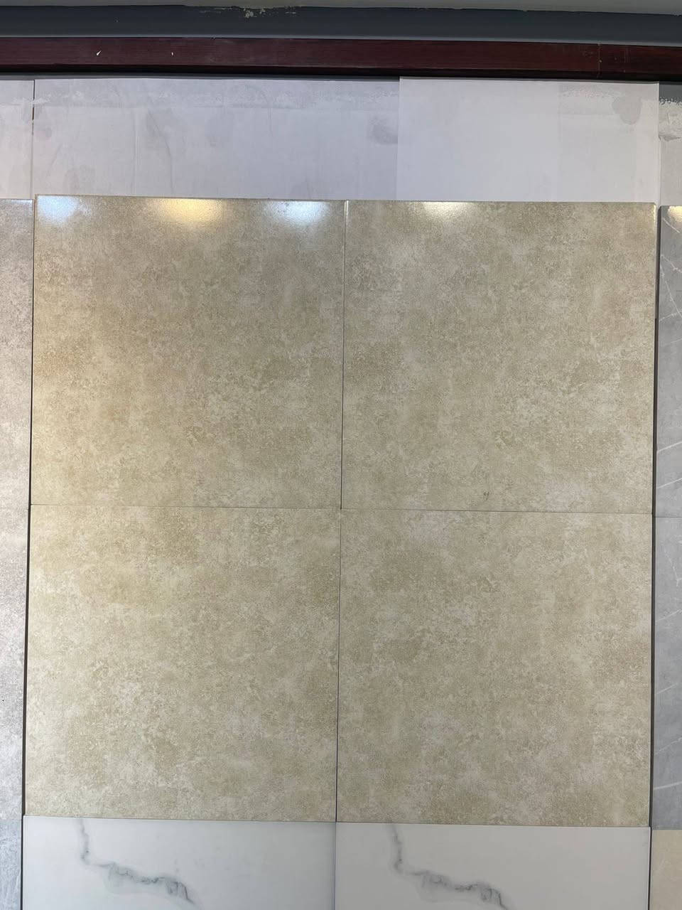 #جديد وصول أرضي #كراجات 40*40 حراري 🔥 

- (ضخامة + قوة + صلابة) 💪
- يتحمل حرارة أشعة شمس ☀️
- عدالة 95% 

يتوفر لدى #معرض_المصطفى_للسيراميك

***********
***********

العنوان: واسط قضاء الزبيدية - شارع الحي الصناعي - معرض المصطفى للسيراميك
