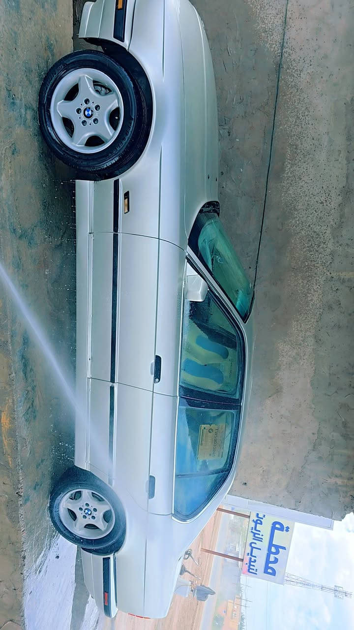 سلام عليكم سياره بيم موديل 1989بغداد كلشي ماعيزه مراوس راوس بيع سعر 45مكاني الديوانيه رقم المبايل ***********
