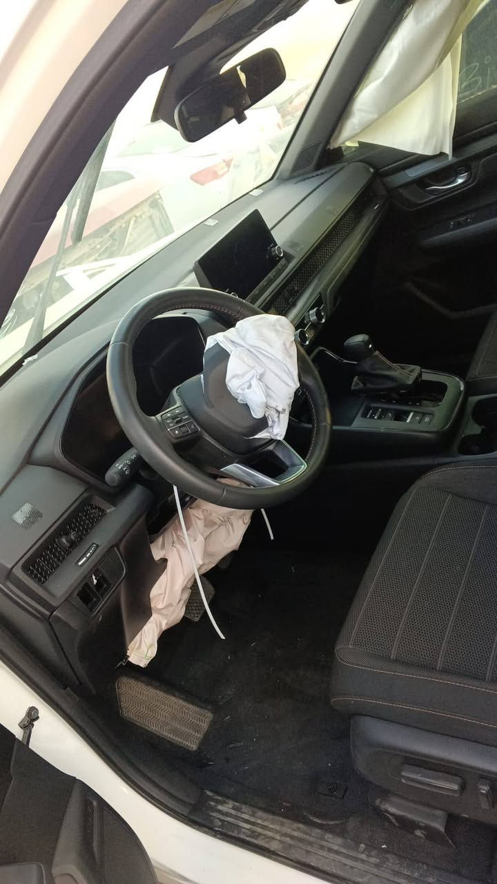 السلام عليكم هوندا CRV   هايبرد موديل 24 فول الفول فتحه بصمه رادارات كراسي كهرباء قطعتين  باقي مواصفات معروفه الفول حادثه موضح بالصور دعاميه ولايت داخل سياره موجودات سياره حاليا بعمان الحره تباع على وضعه تطلع أربيل سياره السعر 170 بيه مجال بسيط الإتصال على الرقم ***********
