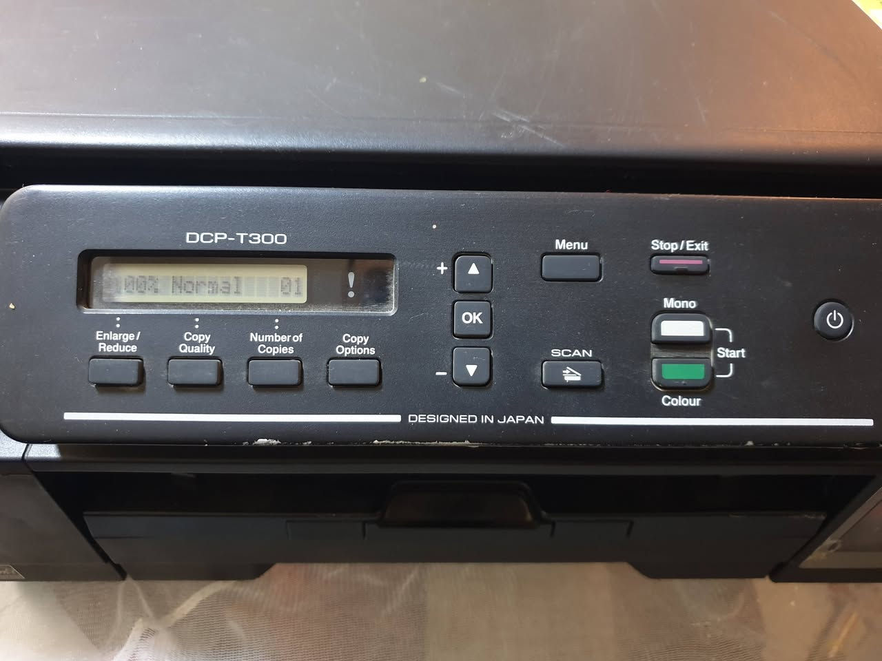 السلام عليكم
طابعة برذر T300 ملونة
سكنر واستنساخ 
حبر سائل ومتوفر وجداا رخيص
متروكه وصاربيها لون لاحمر خلل بالطبع 
ابيعها على وضعها استنساخ ابيض واسود 
السعر ١٠٠ الف دينار 
للاتصال ***********
