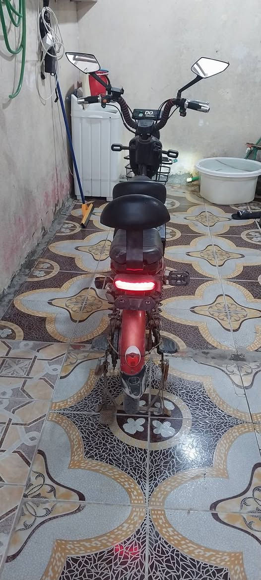 السلام عليكم دراجه شحن للبيع السعر 200الف اوبيه مجال للشراي تحتوي على 4بطاريات جدد 100%
للإستفسار 
***********
