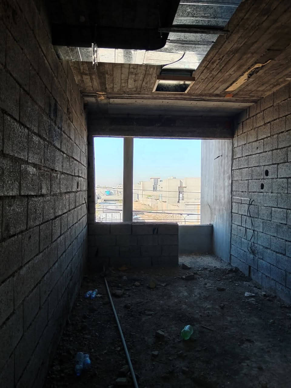 دار للبيع 120 متر طابقين مع بيتونه
العنوان حي بدر خدمات كامله مقابيله ساحه 

يحتوي الطابق  الاول على استقبال او مطبخ بل واجه مع غرفت نوم او مجمع للصحيات 

الطابق الثاني يحتوي على ثلاث غرف نوم مع مجمع للصحيات 

الدار نقص سراميك مع ابواب مع الجص مع السقوف 

العمل المنجز لبخ مجاري مع بواري مع كهربائيات مع الاش مع الدكت  

السعر كلش مناسب 47 او بي مجال للاستفسار اكثر أتصل على الرقم التالي *********** 

او مراسلات الصفحه
